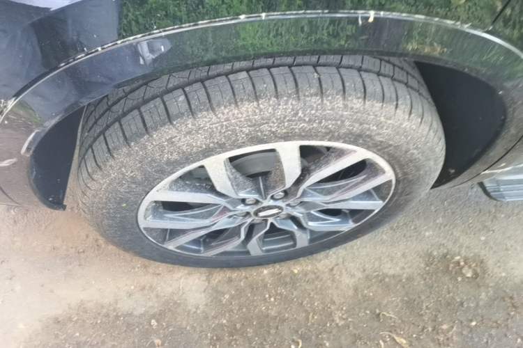 Used Cadillac XT6 2021 Revised Version 2.0T 6-Seater Four-Wheel Drive Premium Edition Right Rear Wheel Hub