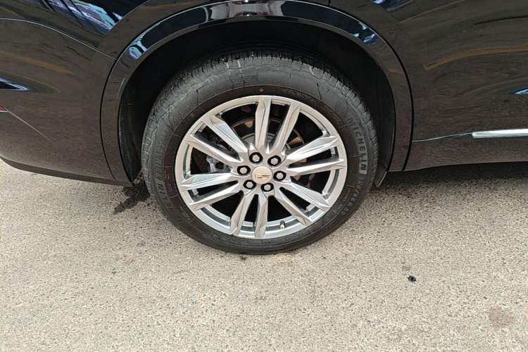 Used Cadillac XT6 2021 2.0T 7-Seater Four-Wheel Drive Luxury Version Right Rear Wheel Hub