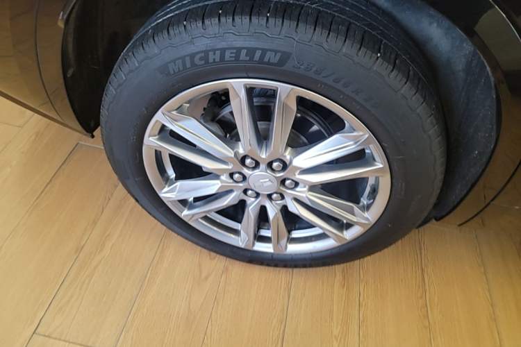 Used Cadillac XT6 2021 2.0T Six-Seater Four-Wheel-Drive Luxury Version Right Rear Wheel Hub