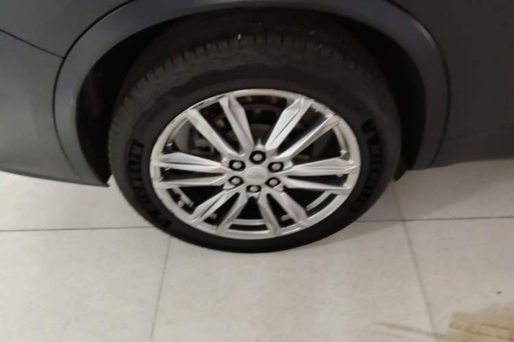 Used Cadillac XT6 2021 2.0T 6-Seater Two-Wheel Drive Luxury Version Right Rear Wheel Hub