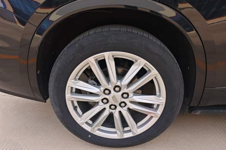 Used Cadillac XT6 2021 2.0T 6-Seater Two-Wheel Drive Luxury Version Right Rear Wheel Hub