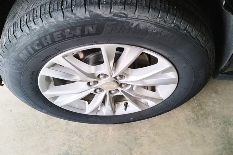 Used Cadillac XT6 2021 2.0T Six-Seater Four-Wheel-Drive Luxury Version Right Rear Wheel Hub