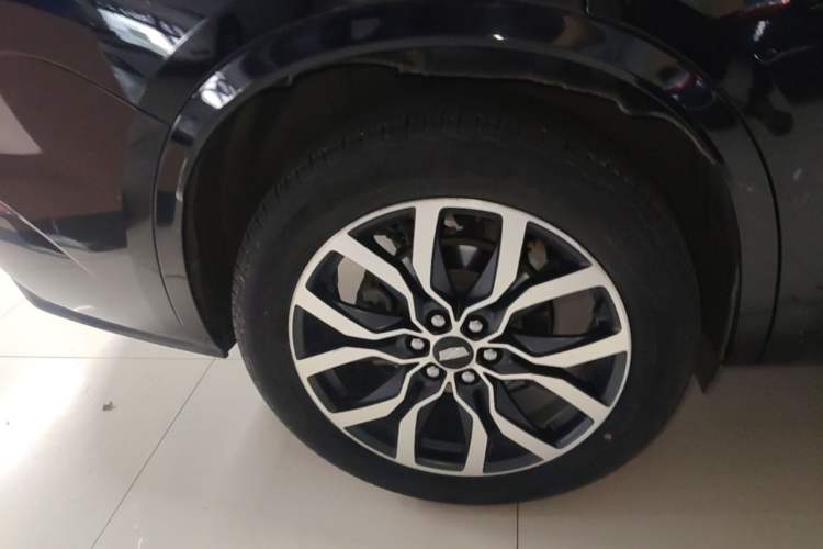 Used Cadillac XT6 2021 2.0T Six-Seater Four-Wheel-Drive Prestige Version Right Rear Wheel Hub