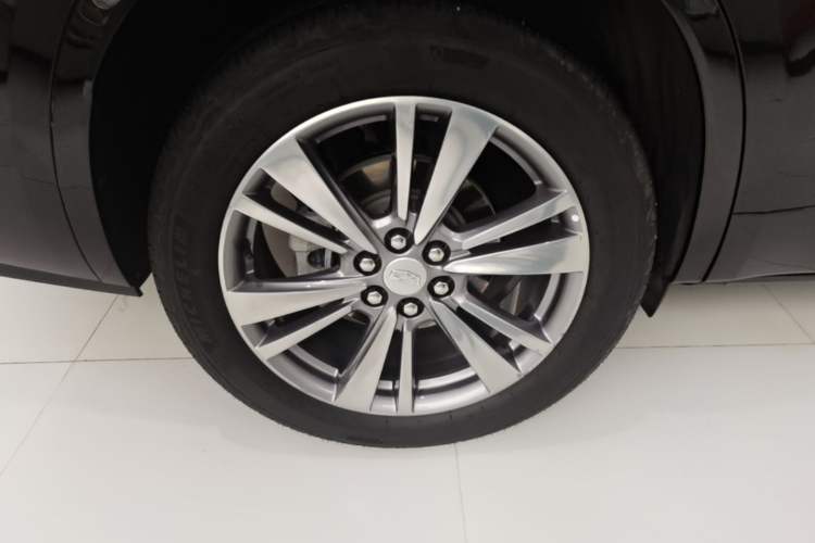 Used Cadillac XT6 2021 28T Six-Seater Four-Wheel-Drive Luxury Version Right Rear Wheel Hub
