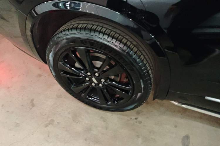 Used Cadillac XT6 2021 28T Six-Seater Four-Wheel-Drive Luxury Version Right Rear Wheel Hub