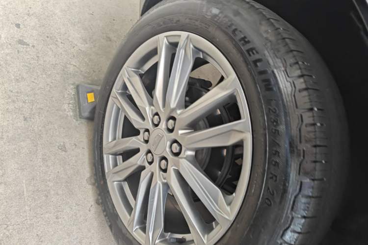 Used Cadillac XT6 2021 2.0T 7-Seater Two-Wheel-Drive Luxury Version Right Rear Wheel Hub