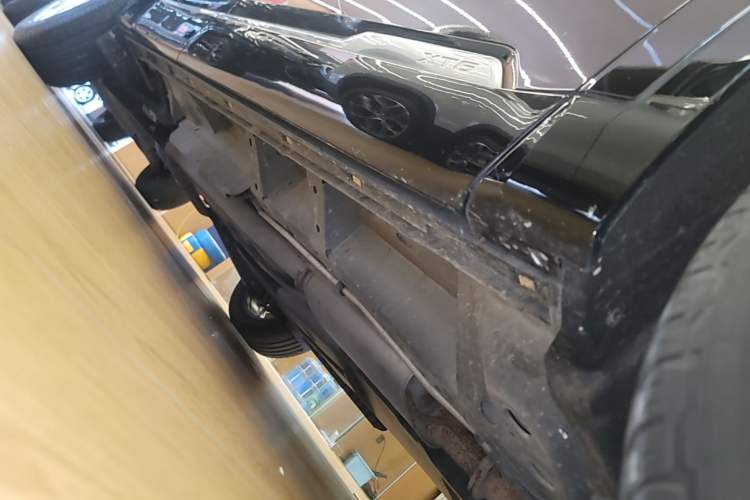 Used Cadillac XT6 2021 2.0T Six-Seater Four-Wheel-Drive Luxury Version Right Side Sill