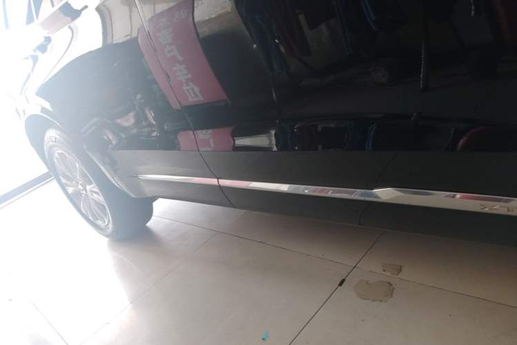 Used Cadillac XT6 2021 28T Six-Seater Fashion Edition Right Side Sill
