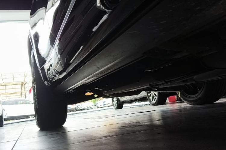 Used Cadillac XT6 2021 28T Six-Seater Four-Wheel-Drive Luxury Version Right Side Sill