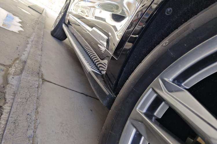 Used Cadillac XT6 2021 2.0T 7-Seater Four-Wheel Drive Luxury Version Right Side Sill