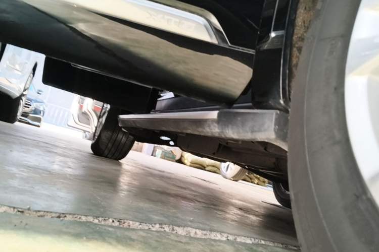 Used Cadillac XT6 2021 2.0T Six-Seater Four-Wheel-Drive Luxury Version Right Side Sill