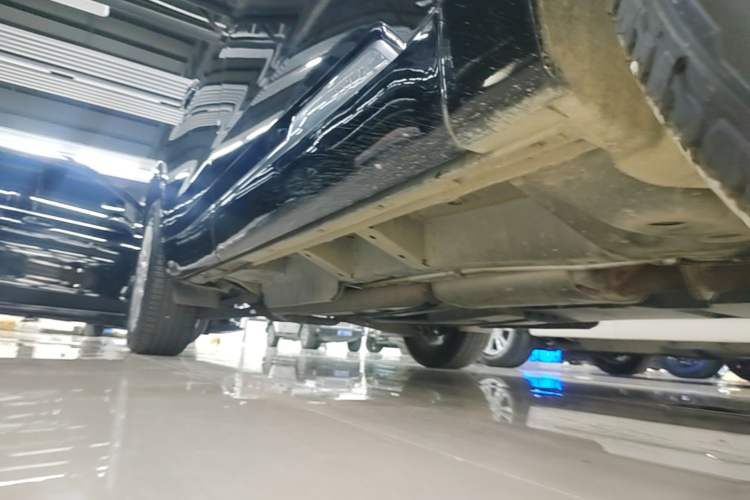 Used Cadillac XT6 2021 2.0T Six-Seater Four-Wheel-Drive Luxury Version Right Side Sill