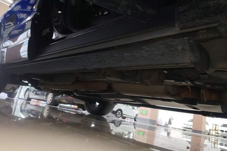 Used Cadillac XT6 2021 2.0T Six-Seater Four-Wheel-Drive Prestige Version Right Side Sill
