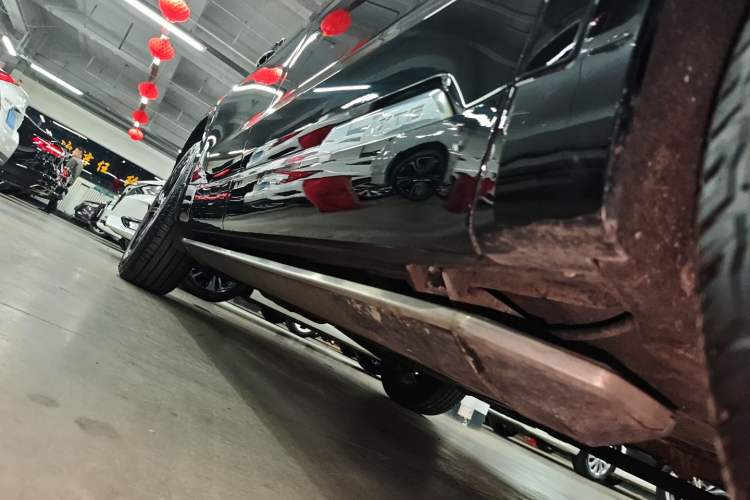 Used Cadillac XT6 2021 28T Six-Seater Four-Wheel-Drive Luxury Version Right Side Sill