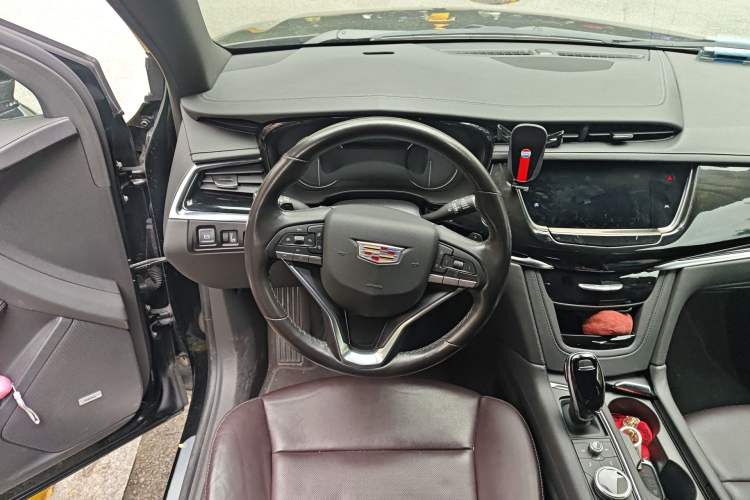 Used Cadillac XT6 2021 2.0T Six-Seater Four-Wheel-Drive Luxury Version Steering Wheel