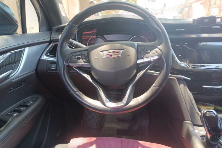 Used Cadillac XT6 2021 2.0T Six-Seater Four-Wheel-Drive Platinum Edition Steering Wheel