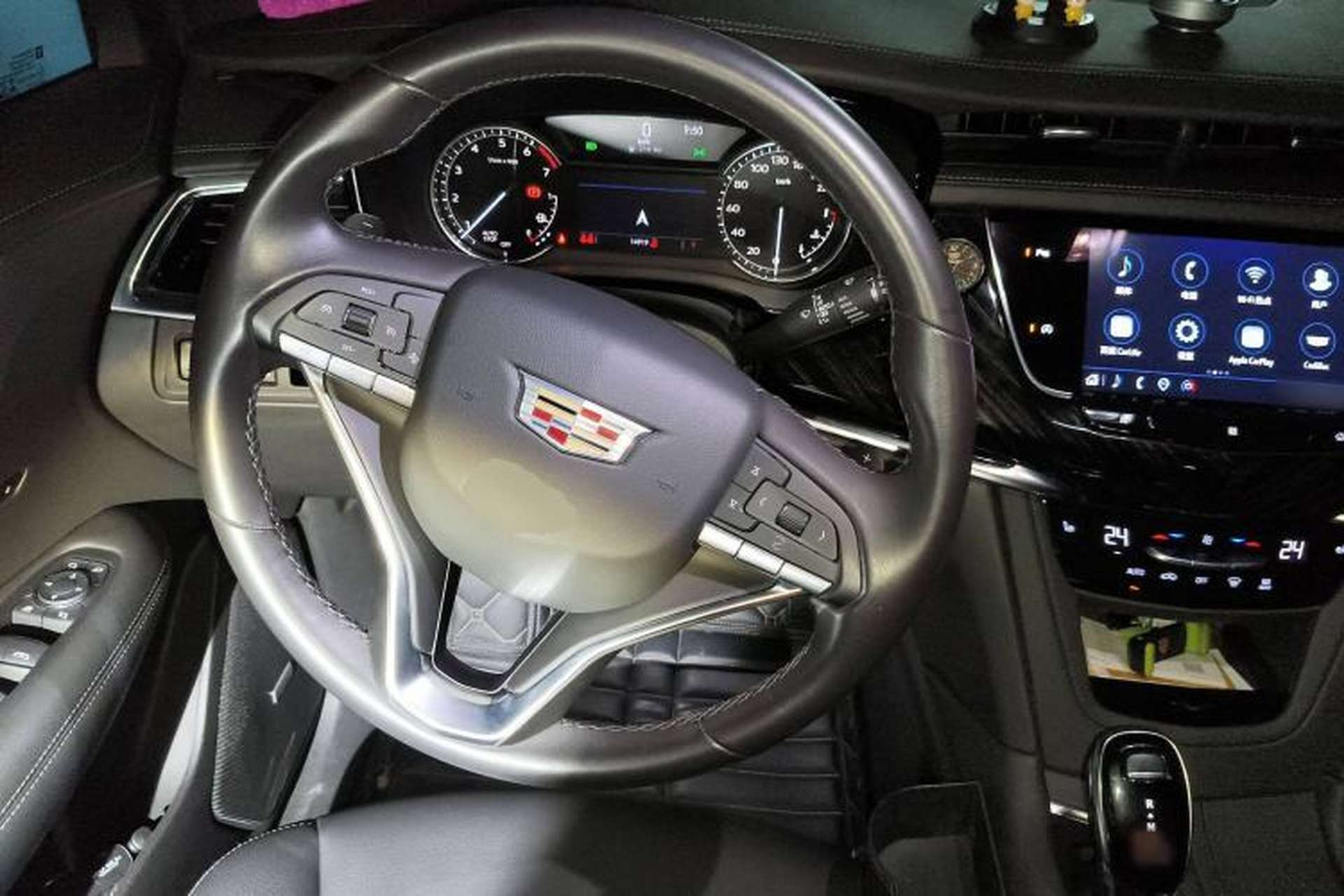 Used Cadillac XT6 2021 2.0T 6-Seater Two-Wheel Drive Luxury Version Steering Wheel
