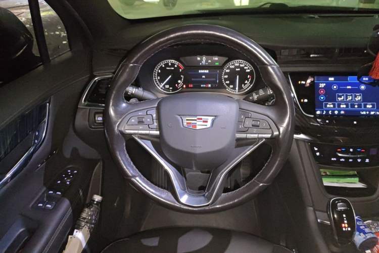 Used Cadillac XT6 2021 2.0T Six-Seater Four-Wheel-Drive Luxury Version Steering Wheel