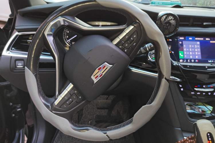 Used Cadillac XT6 2021 2.0T Six-Seater Four-Wheel-Drive Luxury Version Steering Wheel
