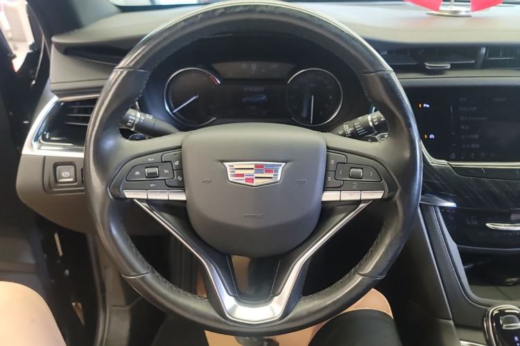 Used Cadillac XT6 2021 2.0T Six-Seater Four-Wheel-Drive Luxury Version Steering Wheel