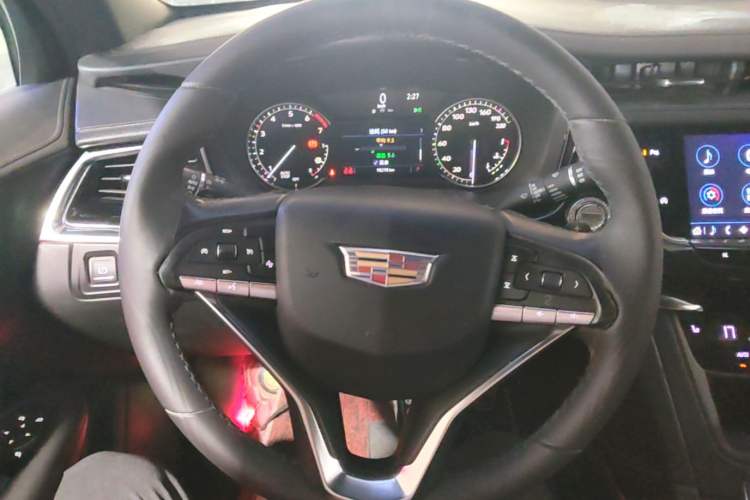 Used Cadillac XT6 2021 2.0T 6-Seater Two-Wheel Drive Luxury Version Steering Wheel