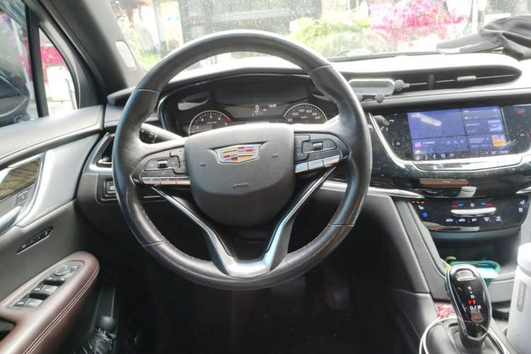 Used Cadillac XT6 2021 2.0T Six-Seater Four-Wheel-Drive Luxury Version Steering Wheel