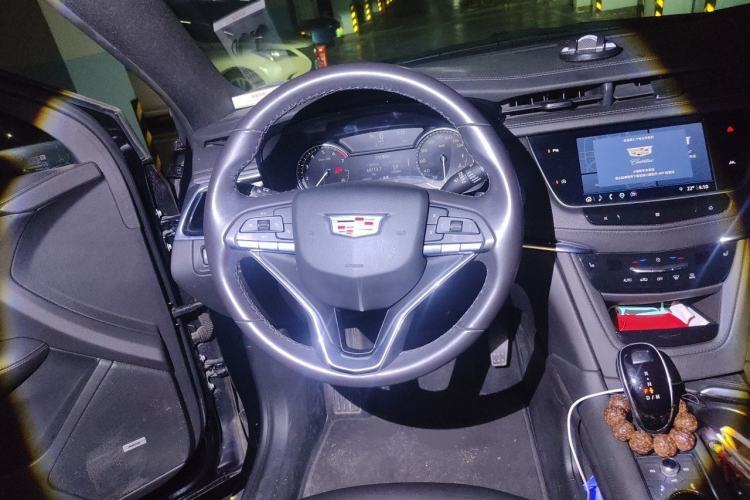 Used Cadillac XT6 2021 2.0T Seven-Seater Four-Wheel Drive Luxury Version Steering Wheel