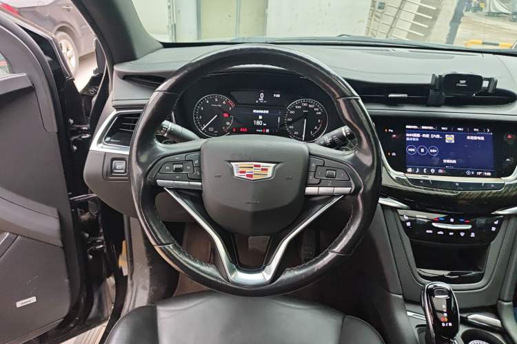 Used Cadillac XT6 2021 2.0T 7-Seater Four-Wheel Drive Luxury Version Steering Wheel