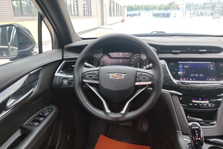 Used Cadillac XT6 2021 2.0T 6-Seater Two-Wheel Drive Luxury Version Steering Wheel