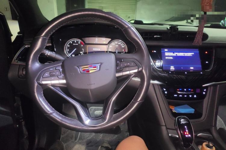 Used Cadillac XT6 2021 2.0T Six-Seater Four-Wheel-Drive Luxury Version Steering Wheel