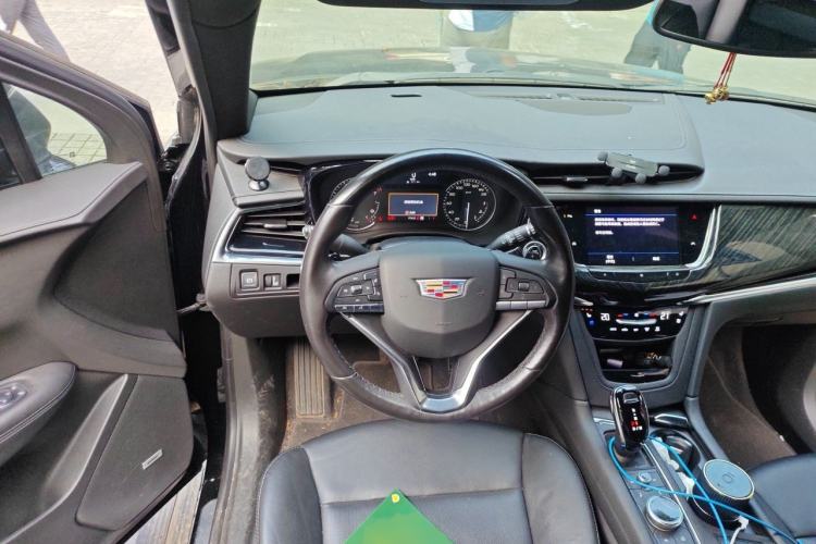 Used Cadillac XT6 2021 2.0T Six-Seater Four-Wheel-Drive Luxury Version Steering Wheel