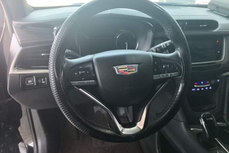 Used Cadillac XT6 2021 2.0T Seven-Seater Four-Wheel Drive Luxury Version Steering Wheel