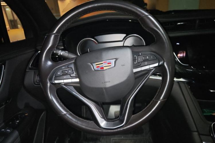 Used Cadillac XT6 2021 2.0T 6-Seater Two-Wheel Drive Luxury Version Steering Wheel