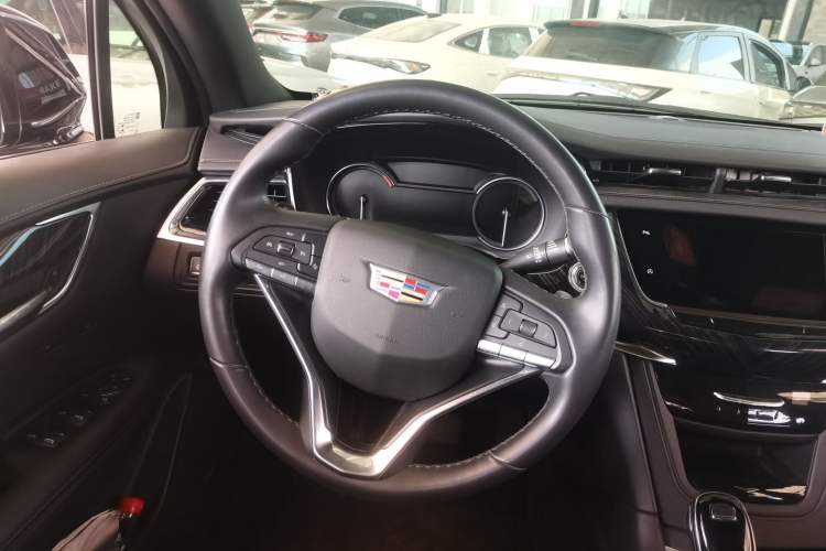 Used Cadillac XT6 2021 2.0T 6-Seater Two-Wheel Drive Luxury Version Steering Wheel