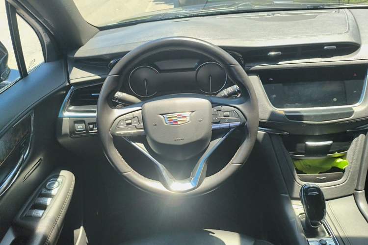 Used Cadillac XT6 2021 2.0T Six-Seater Four-Wheel-Drive Luxury Version Steering Wheel