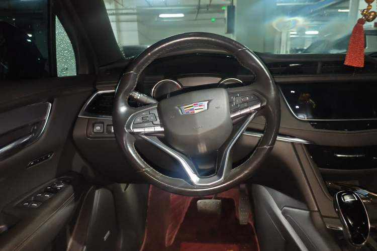Used Cadillac XT6 2021 2.0T Six-Seater Four-Wheel-Drive Luxury Version Steering Wheel