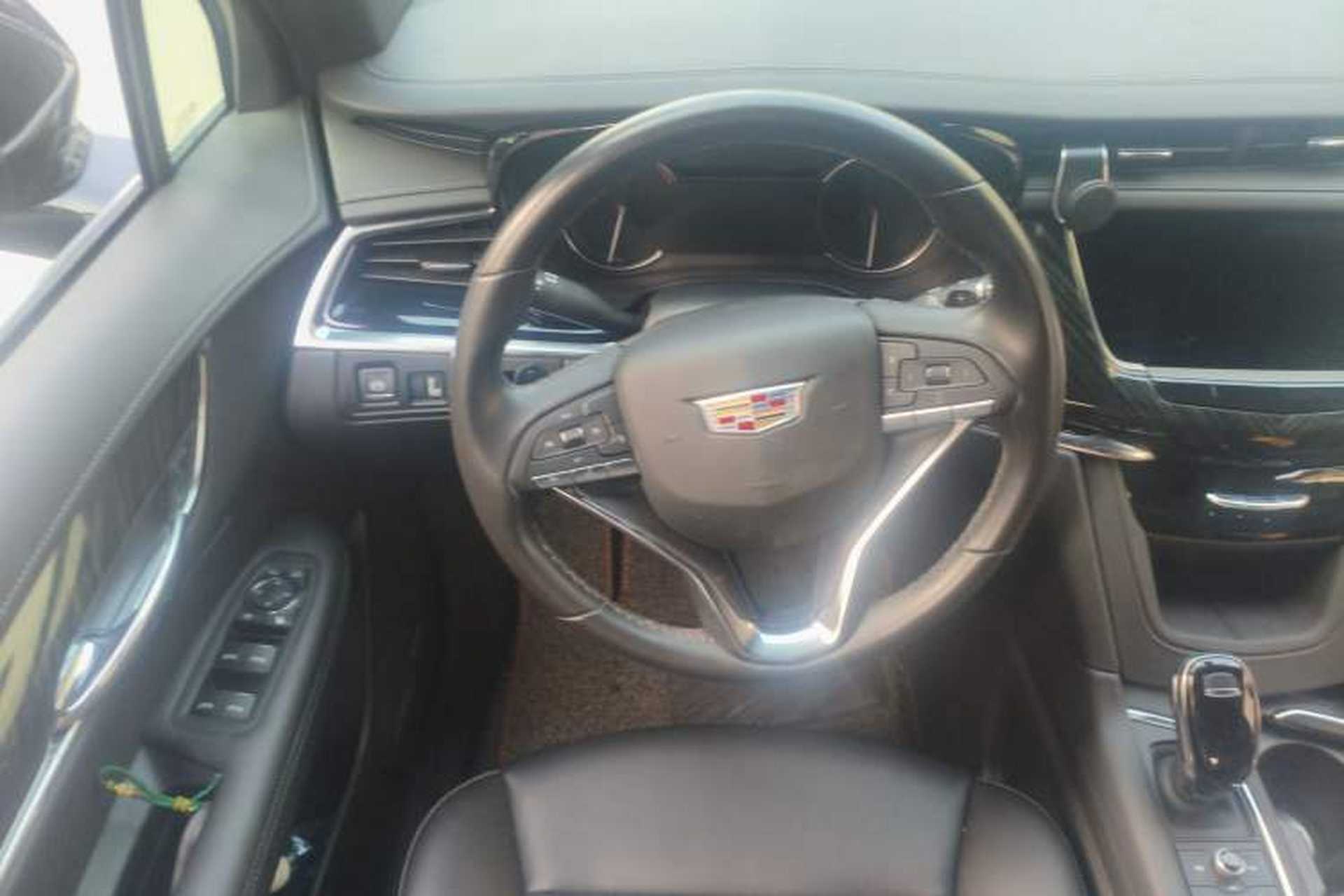 Used Cadillac XT6 2021 2.0T 6-Seater Two-Wheel Drive Luxury Version Steering Wheel