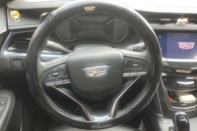Used Cadillac XT6 2021 2.0T 6-Seater Two-Wheel Drive Luxury Version Steering Wheel