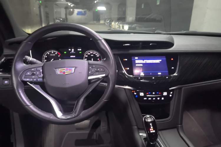 Used Cadillac XT6 2021 2.0T Six-Seater Four-Wheel-Drive Luxury Version Steering Wheel