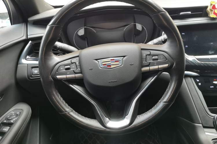 Used Cadillac XT6 2021 2.0T 7-Seater Four-Wheel Drive Luxury Version Steering Wheel