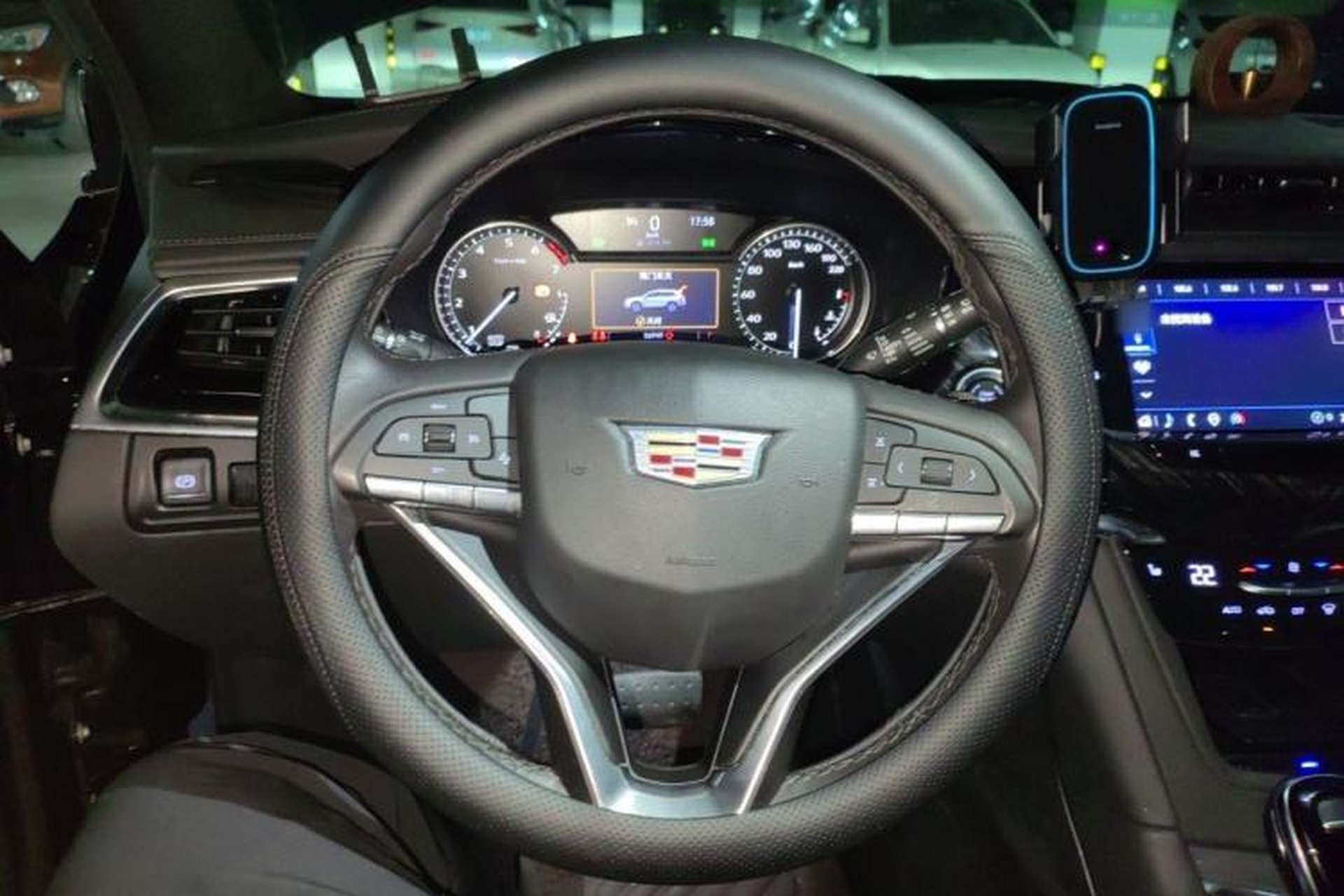 Used Cadillac XT6 2021 2.0T 6-Seater Two-Wheel Drive Luxury Version Steering Wheel