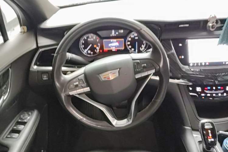Used Cadillac XT6 2021 2.0T 7-Seater Two-Wheel-Drive Luxury Version Steering Wheel