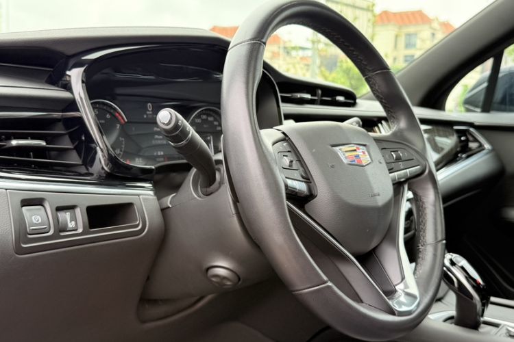 Used Cadillac XT6 2021 2.0T 7-Seater Two-Wheel-Drive Luxury Version Steering Wheel