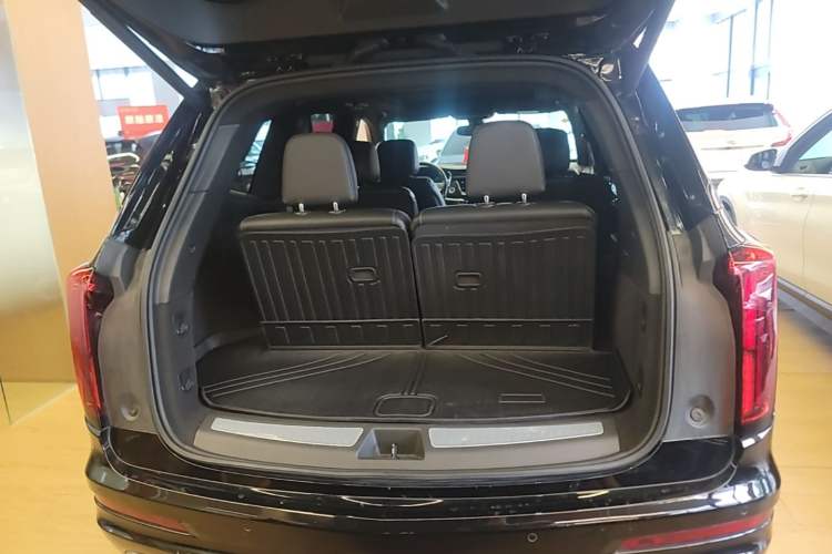 Used Cadillac XT6 2021 2.0T Six-Seater Four-Wheel-Drive Luxury Version Trunk