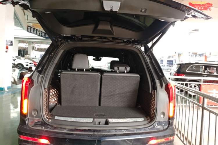 Used Cadillac XT6 2021 28T Six-Seater Four-Wheel-Drive Luxury Version Trunk