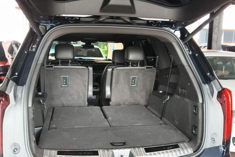 Used Cadillac XT6 2021 28T Six-Seater Four-Wheel-Drive Luxury Version Trunk