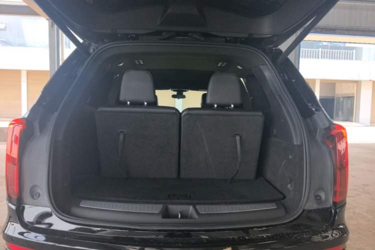 Used Cadillac XT6 2021 2.0T Seven-Seater Four-Wheel Drive Luxury Version Trunk