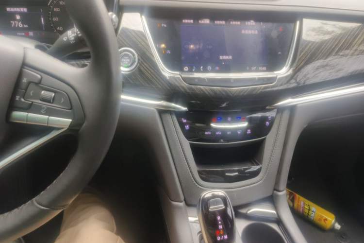 Used Cadillac XT6 2021 2.0T Six-Seater Four-Wheel-Drive Luxury Version Audio And AC Panel