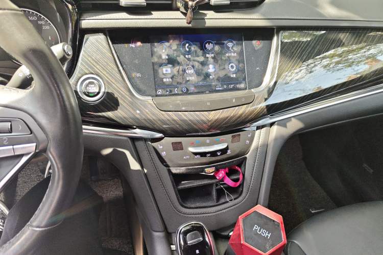 Used Cadillac XT6 2021 2.0T 7-Seater Four-Wheel Drive Luxury Version Audio And AC Panel