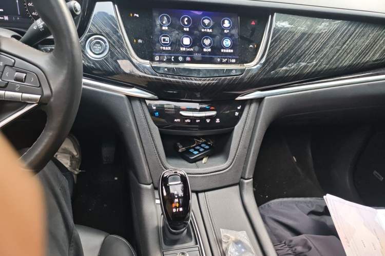 Used Cadillac XT6 2021 28T Six-Seater Four-Wheel-Drive Luxury Version Audio And AC Panel